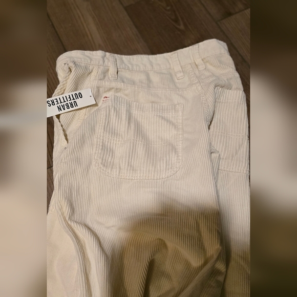 BDG Women's Cream Wide-Leg Cropped Pants - Picture 8 of 8